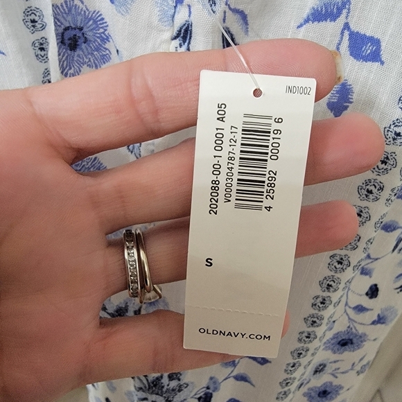 Old Navy Size S White with Blue Floral Stripe Pattern Halter Tank Top, NEW - Picture 4 of 12